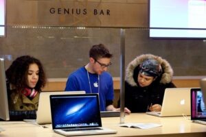 Apple Genius Bar in-store customer experience