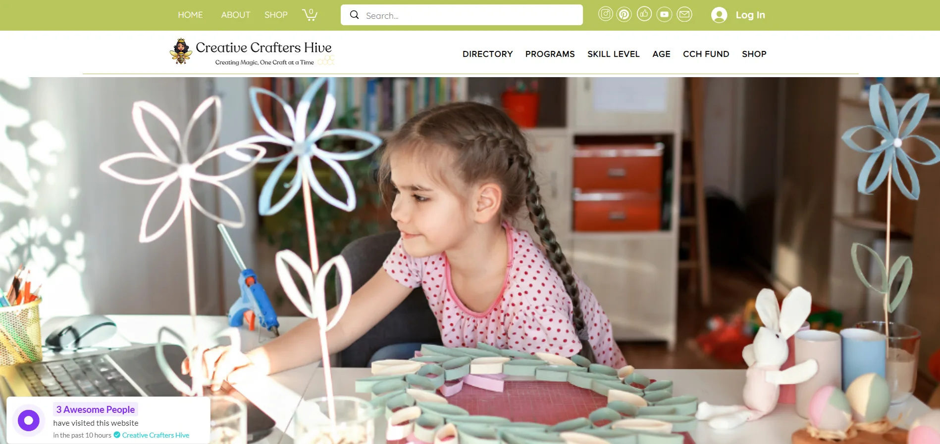 Creative Crafters Hive social proof popup showing live visitor count